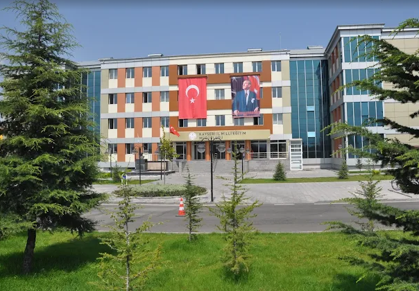 Kayseri'de Eğitimde Görev Değişiklikleri: 5 İlçeye Yeni Müdürler Atandı