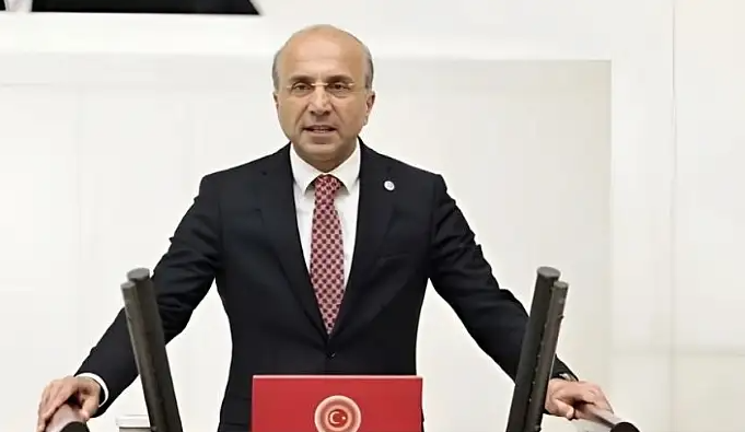 CHP'li Aşkın Genç'ten İstanbul İl Kongresi İptaline Sert Tepki