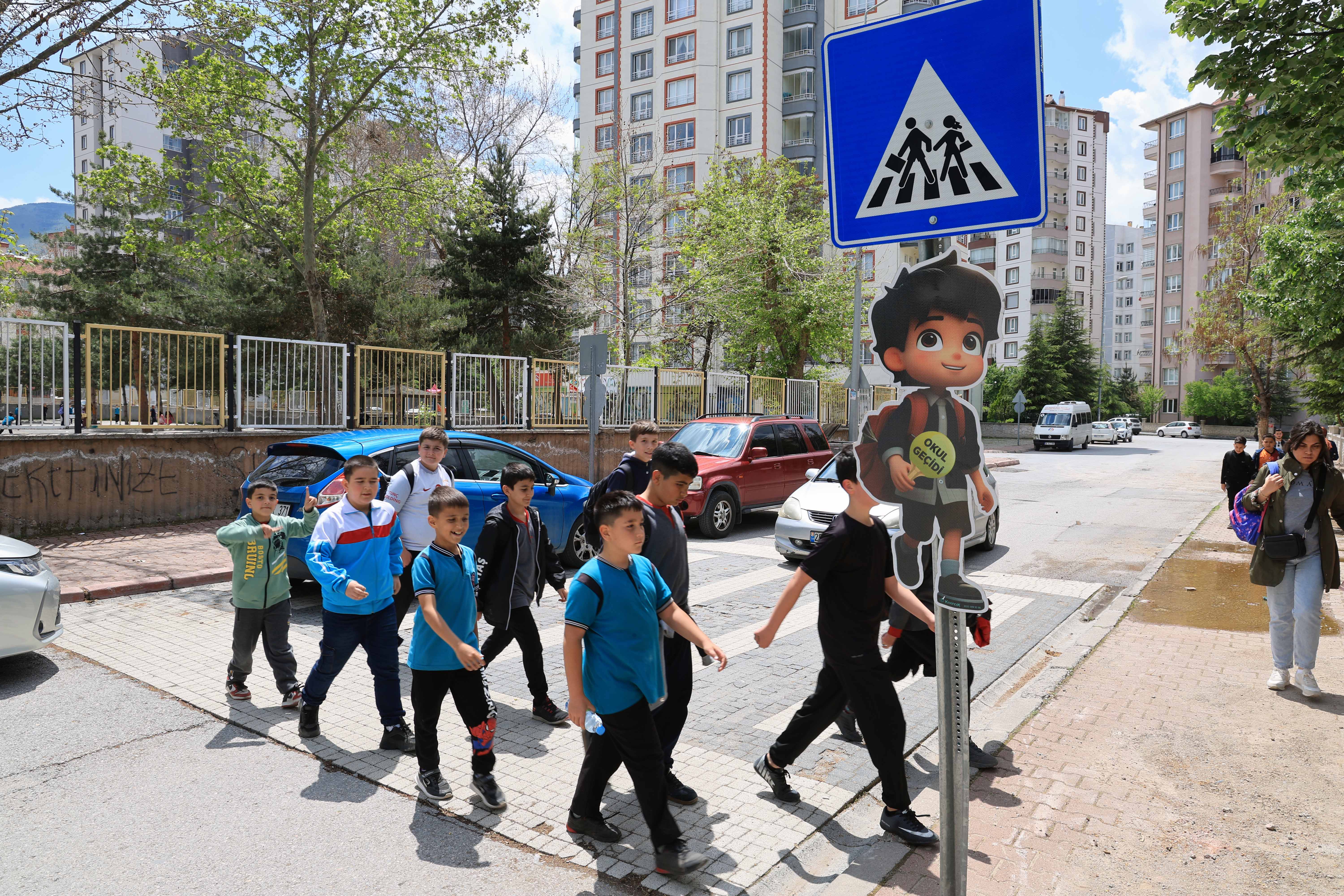 Talas'ta Öğrenci Güvenliği İçin Sevimli Levhalar Uygulaması Başlatıldı