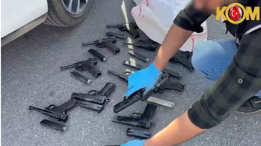 Kayseri'de Silah Kaçakçılığı Operasyonu: 21 Ruhsatsız Tabanca Ele Geçirildi