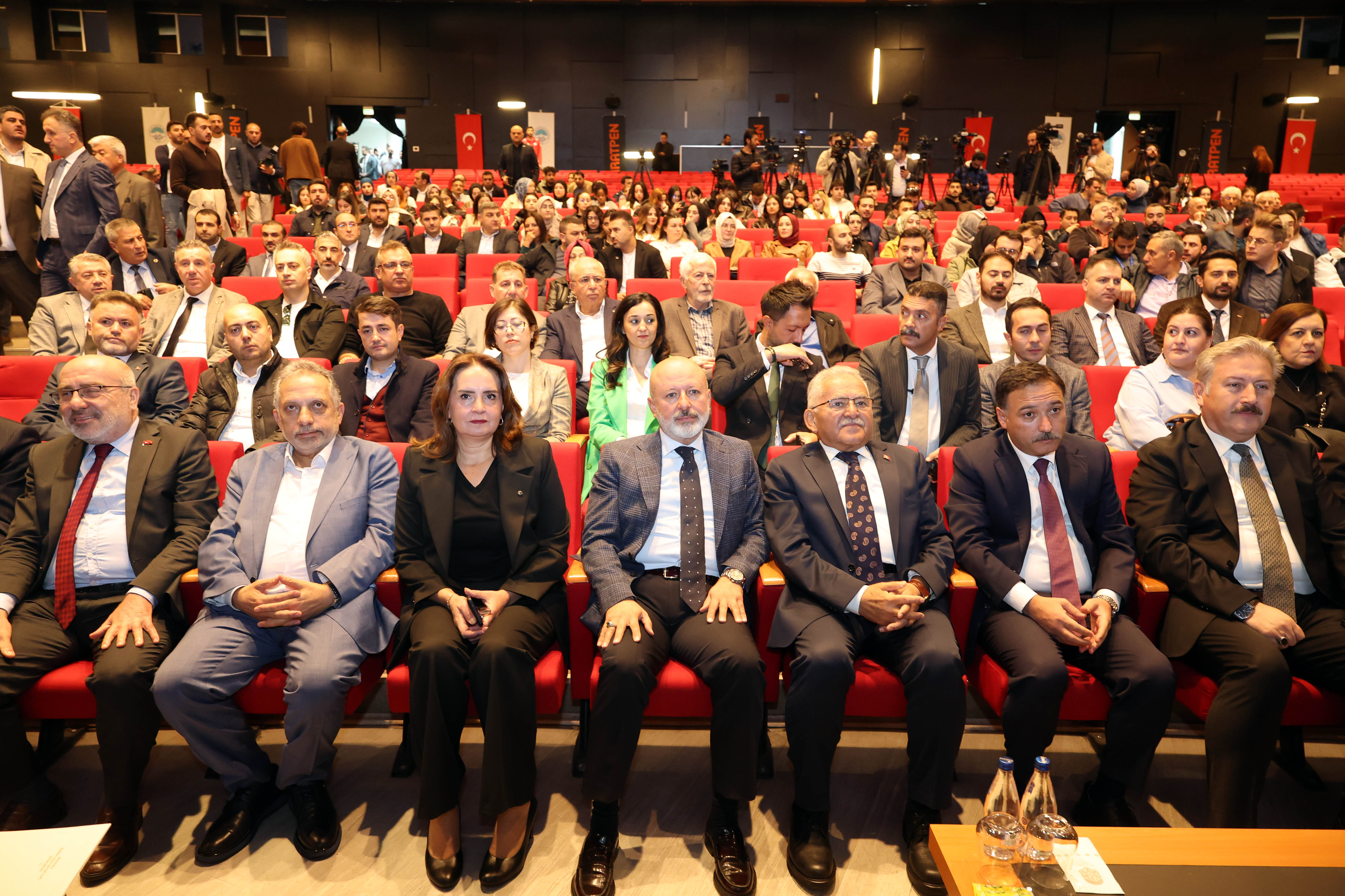 Kayseri'de Kentsel Dönüşüm Zirvesi: "Dönüşüm Gönüllerden Başlamalı"