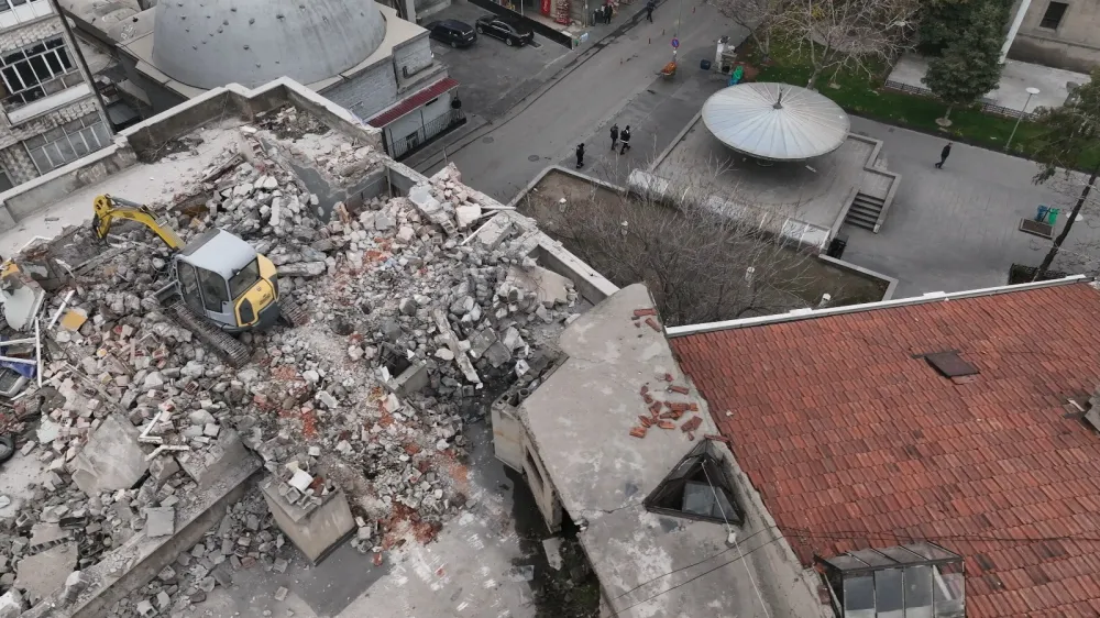 Kayseri Suriçi'nde Tarihi Dönüşüm Başladı: Yıkım Çalışmaları Hızlandı