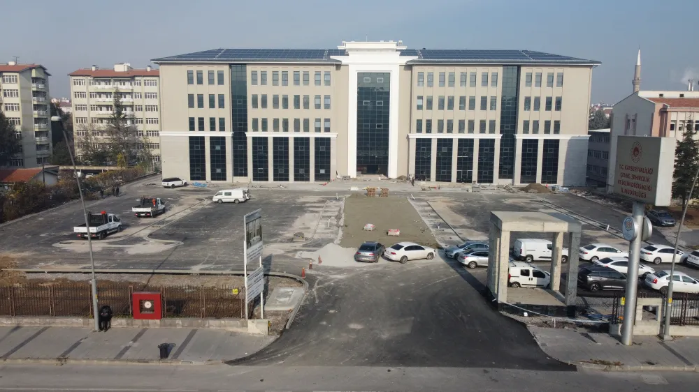 Kayseri, Kamu Kurumlarını da Yeşillendiriyor: Çevre Müdürlüğü'nün Yeni Binası için Kapsamlı Peyzaj Çalışması Başladı