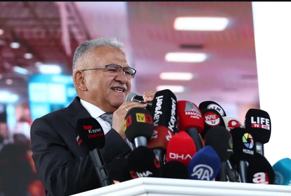 Başkan Büyükkılıç'tan, Yeni Seçilen Federasyon Başkanı Osman Koca ve Kayserili Gazetecilere Tebrik