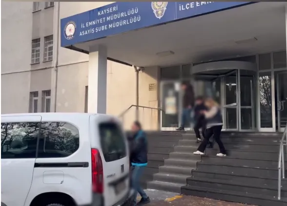 Kayseri'de Şantaj Çetesi Çökertildi: Üç Şüpheli Yakalandı