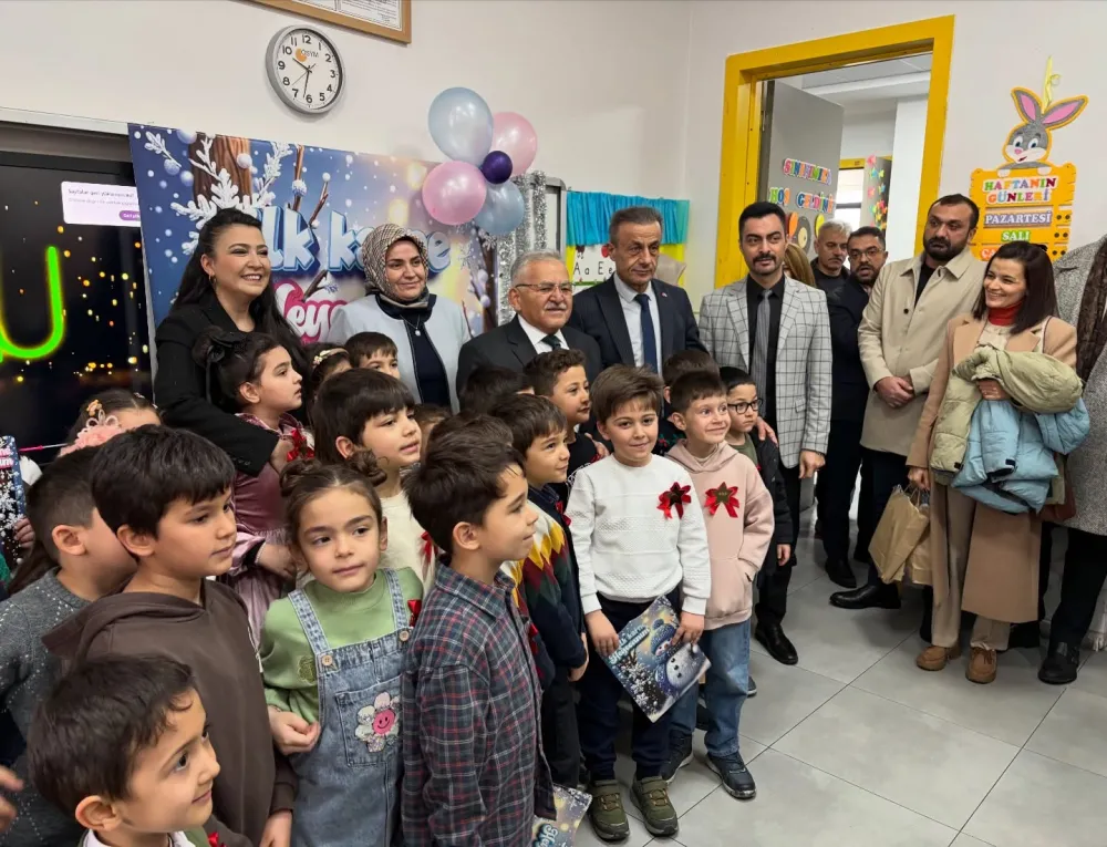 Kayseri'de Karne Heyecanı: Vali Çiçek ve Başkan Büyükkılıç Öğrencilerle Buluştu