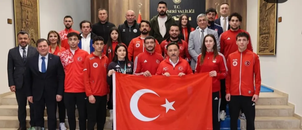 Vali Gökmen Çiçek şampiyon sporcuları kabul etti