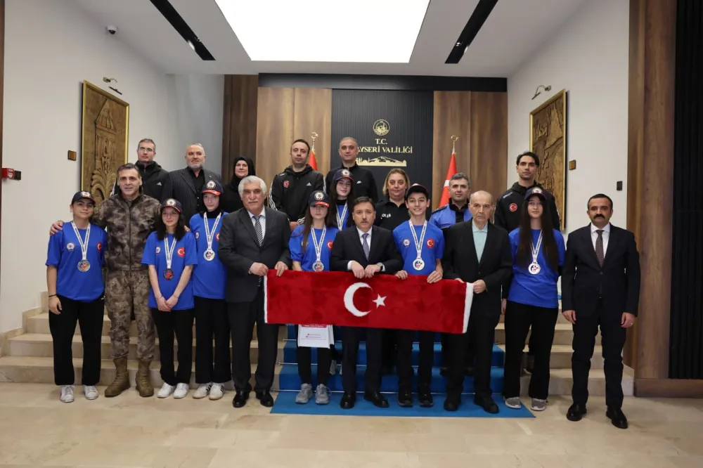 Vali Gökmen Çiçek, başarılı tekvandocuları makamında ağırladı