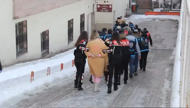 Kayseri’de fuhuş operasyonu: 8 gözaltı