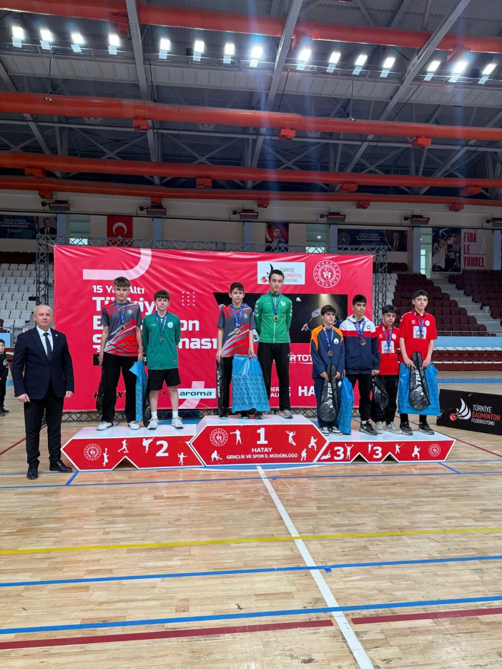 Badminton Türkiye Şampiyonası’na katılan 3 sporcudan önemli başarı