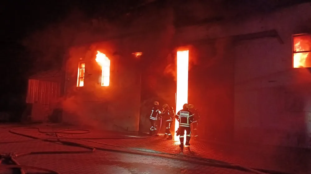 Kayseri'de mobilya fabrikasında yangın