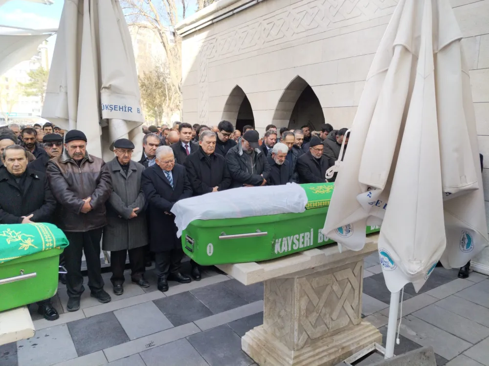 11. Cumhurbaşkanı Gül'ün vefat eden yengesi son yolculuğuna uğurlandı 