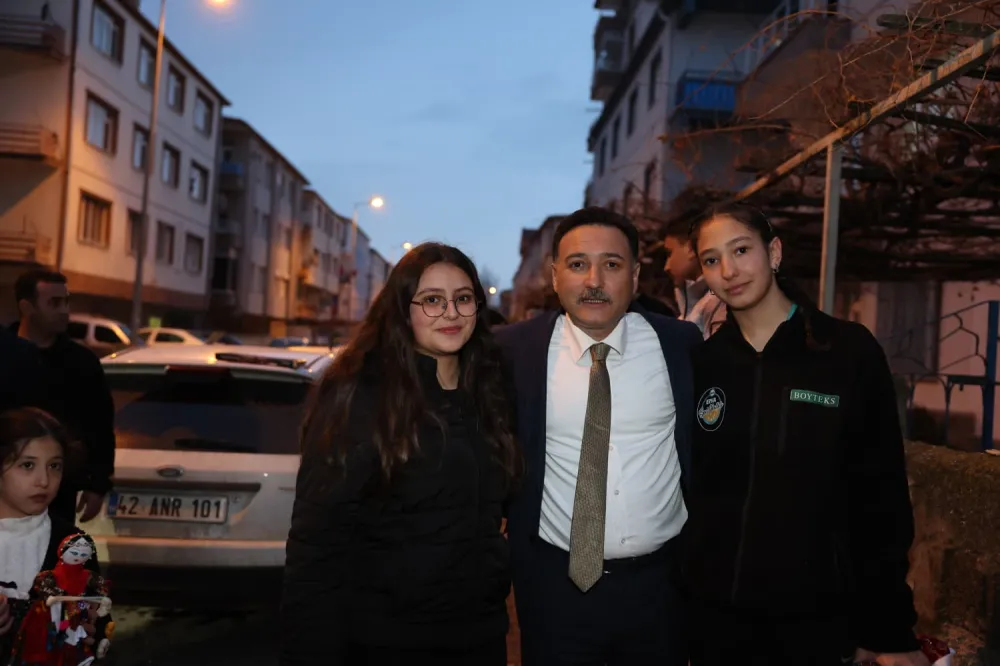 Vali Çiçek, vatandaşın çay davetiyle evine misafir oldu