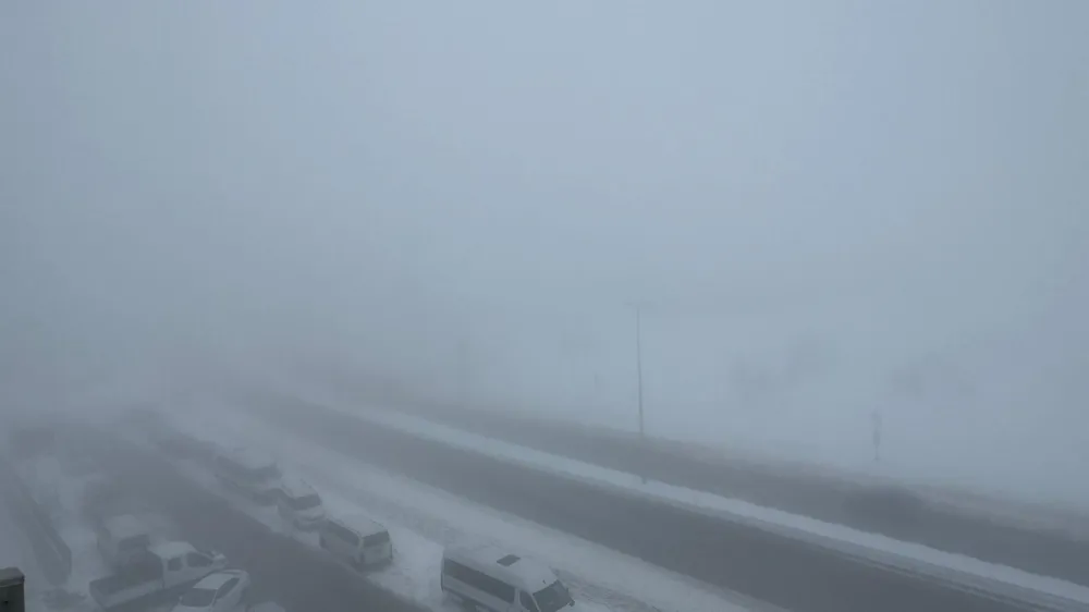 Erciyes’te rüzgar ve sis etkili oldu