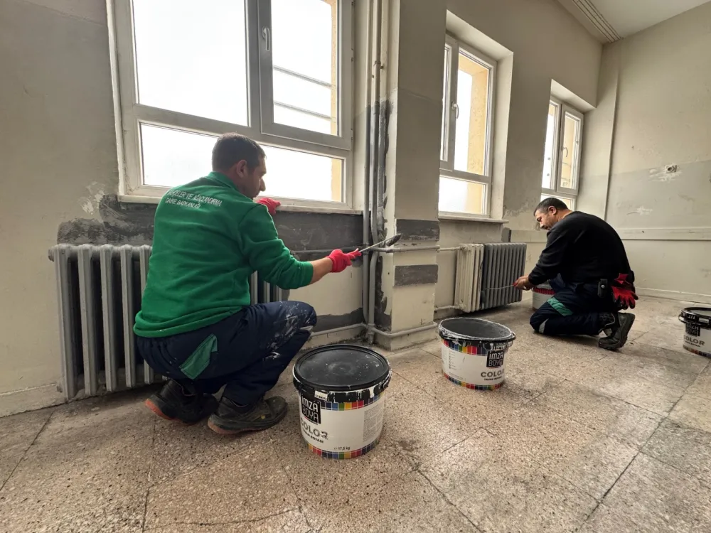 Büyükşehir’den sömestir tatili bitmeden okulda yenileme çalışması