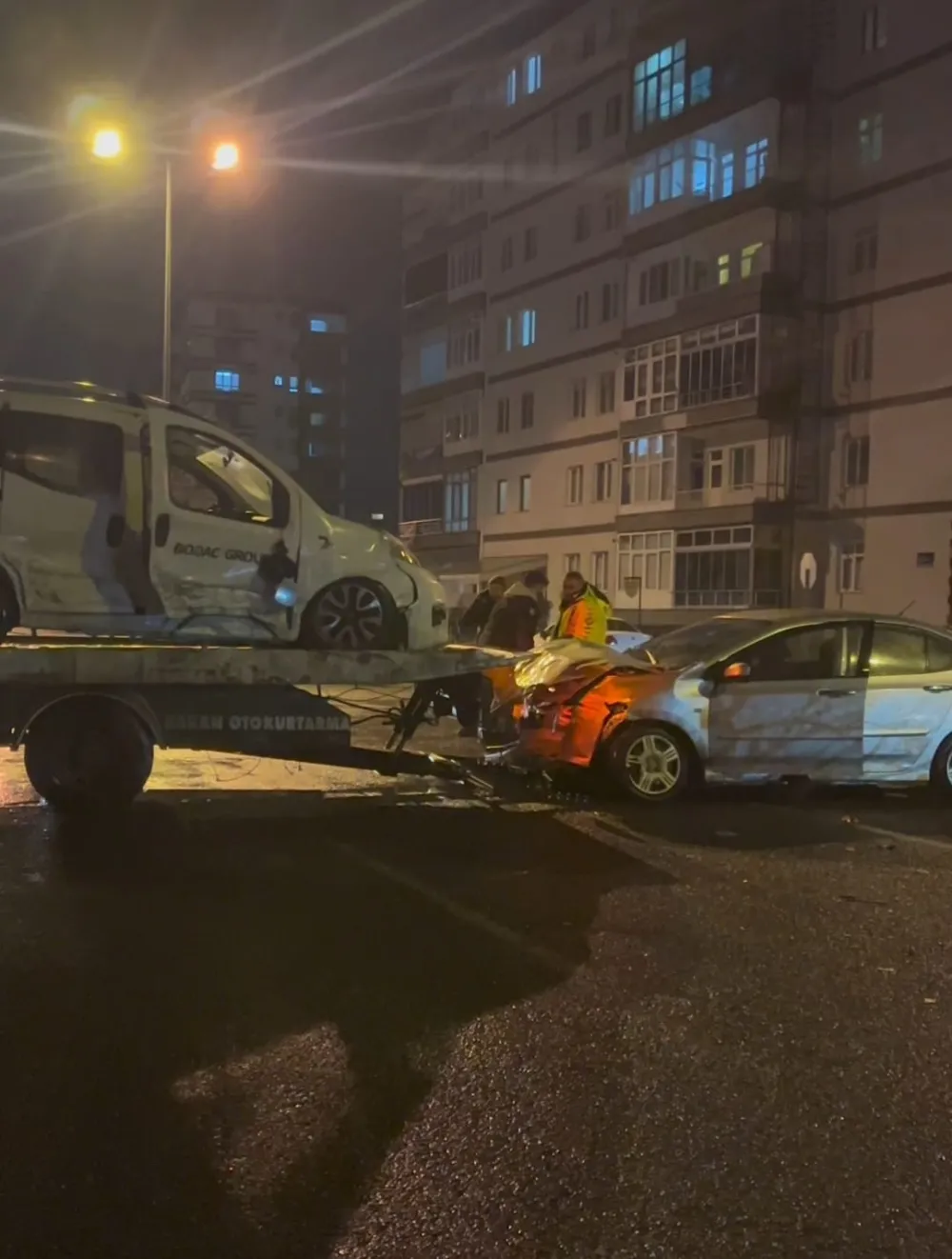 Kayseri'de hafif ticari araç ile otomobil çarpıştı: 4 yaralı