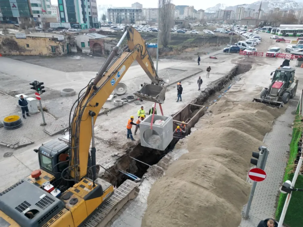 Büyükşehir, Kartal kavşağı ve bağlantı yollarının altyapısını hazırlamaya devam ediyor
