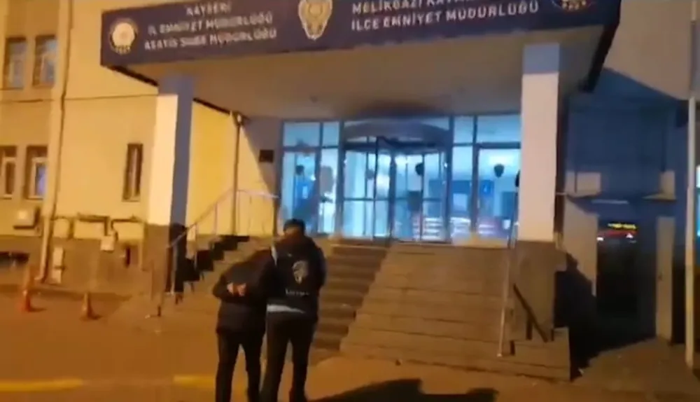 Kayseri'de 2 katlı evi kurşunlayan şüpheli yakalandı