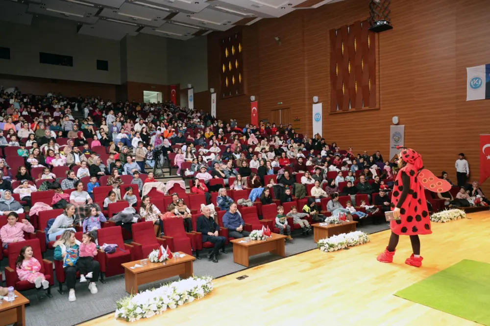 Talas’ta sömestir tatili “Ormanlar Kralı Ağustos Böceği” oyunuyla sona erdi 