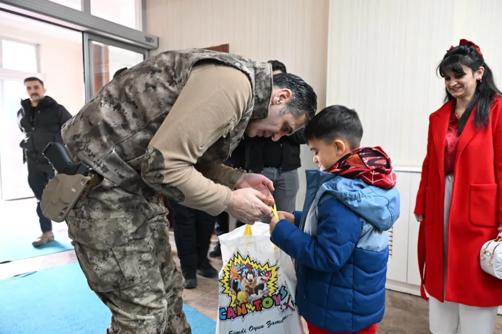 Emniyet Müdürü Aydın, şehit polis Birol’un oğlunu öğrenim gördüğü okula bıraktı