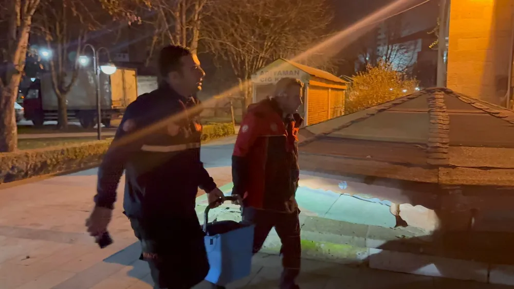 İtfaiyeden parkta çıkan yangına kovalı müdahale