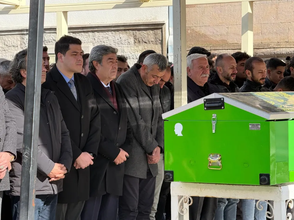 Otomobilin şarampole yuvarlandığı kazada ölen Kadir, son yolculuğuna uğurlandı