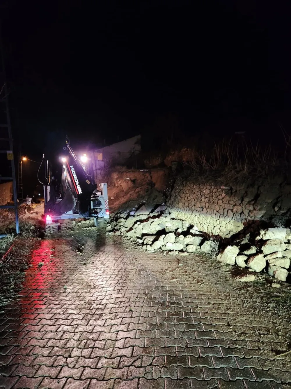 Özvatan’da heyelan 