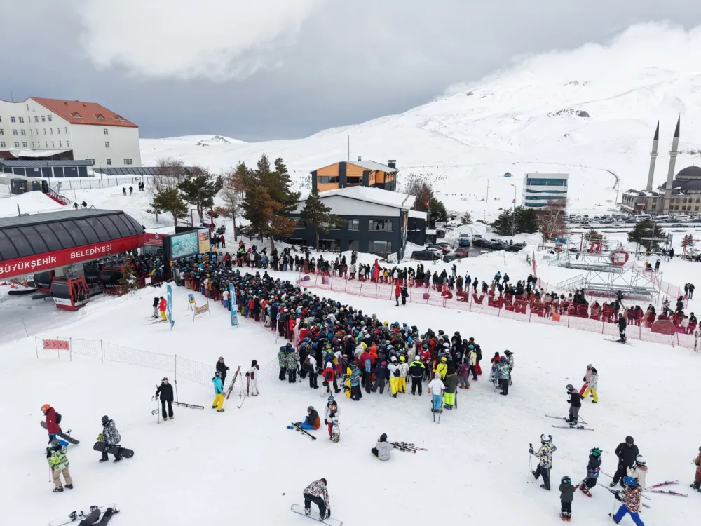Erciyes’te pazar yoğunluğu