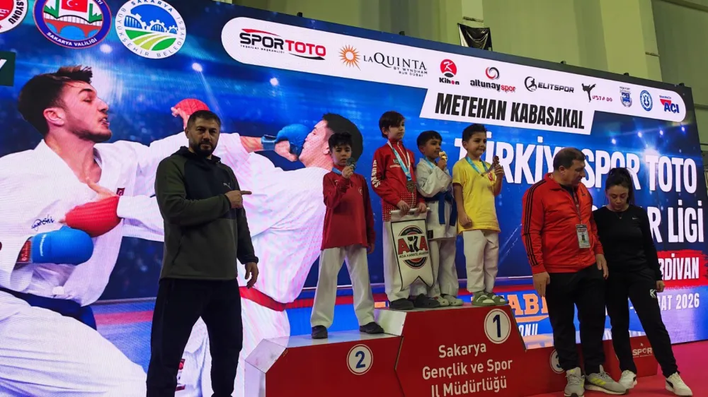 Sakarya’da düzenlenen karate müsabakalarında Kayserili 2 sporcudan madalya