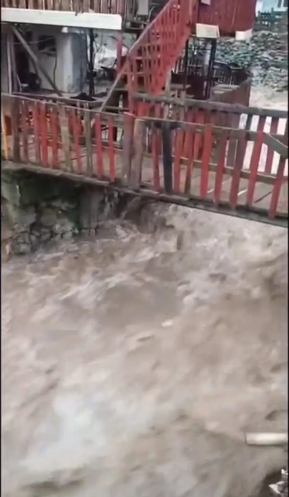 Yahyalı’da sağanak yağış sele neden oldu