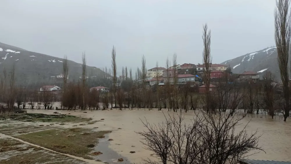 Develi’de sağanak yağış sele neden oldu