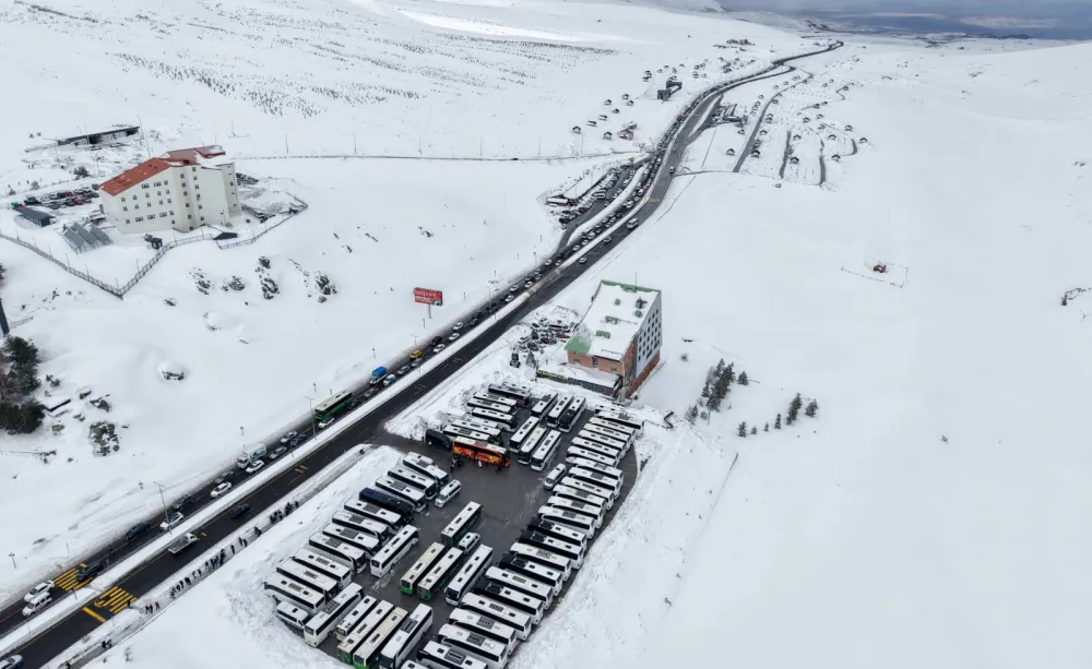 Erciyes’teki haftasonu yoğunluğu dron ile görüntülendi