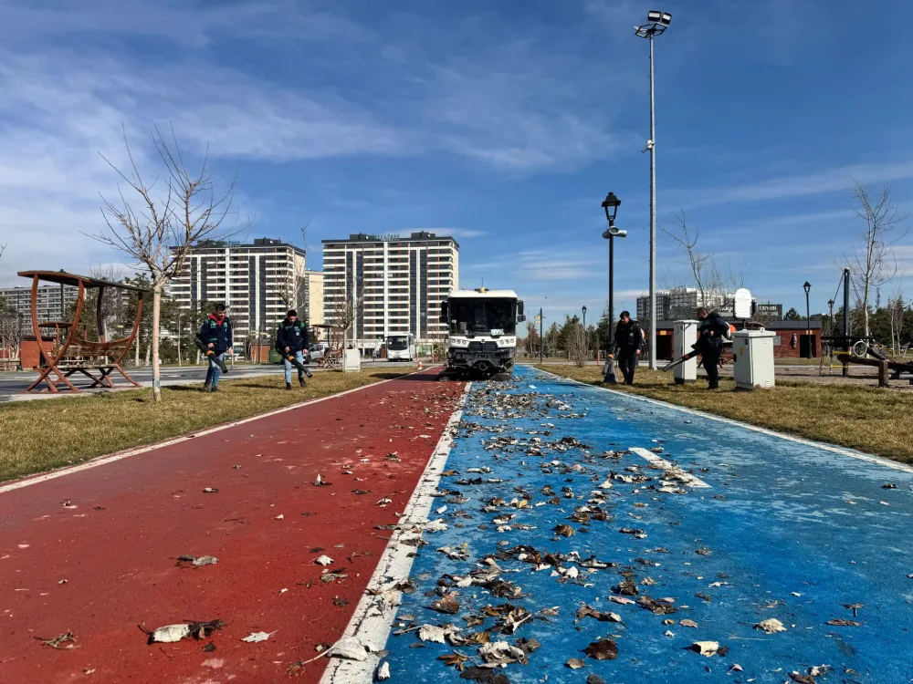 Büyükşehir'den Millet Bahçesinde temizlik seferberliği 