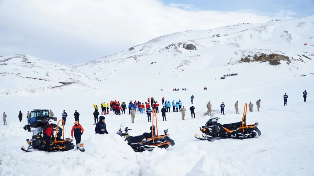 Erciyes’te 171 personelle gerçeği aratmayan çığ tatbikatı