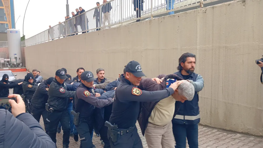 Organize suç örgütlerine eş zamanlı operasyonda gözaltına alınan 5 şüpheli tutuklandı