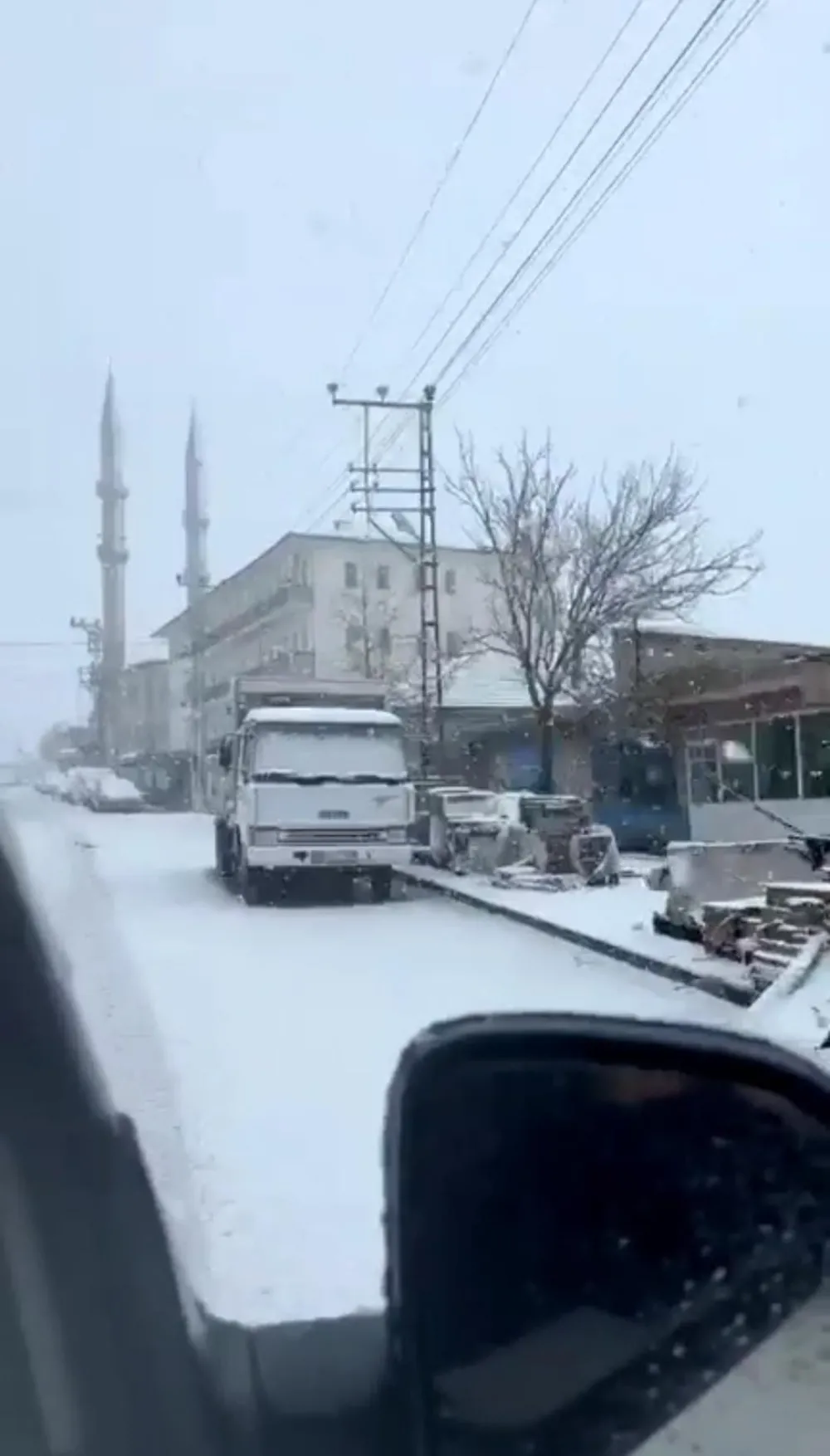 Felahiye ve Tomarza’da kar yağışı etkili oldu