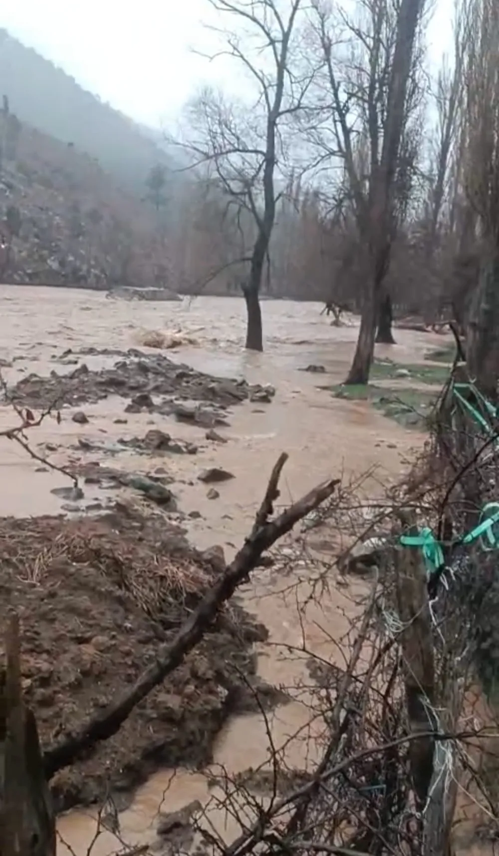 Yahyalı’da sağanak yağış sele neden oldu