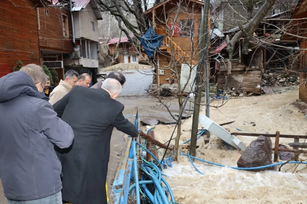 Kaymakam Gültekin ve Başkan Öztürk’ten sel bölgesinde inceleme