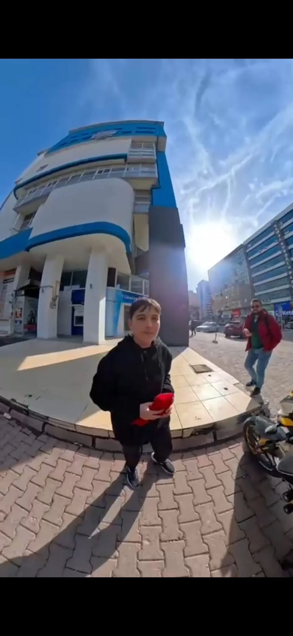 14 yaşındaki Dursun Berk'in Türk bayrağına saygısı duygulandırdı