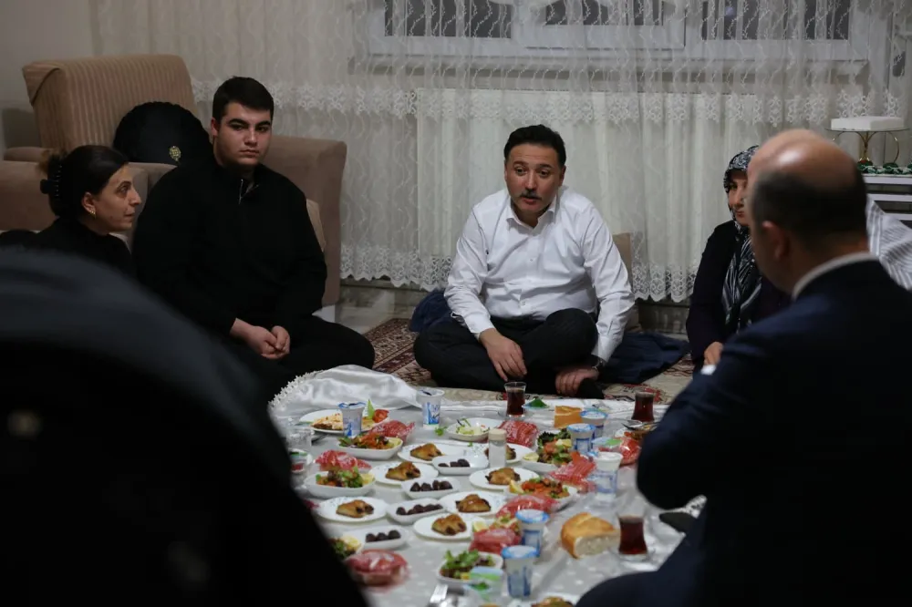 Vali Gökmen Çiçek, vatandaşların iftar sofrasına konuk oldu