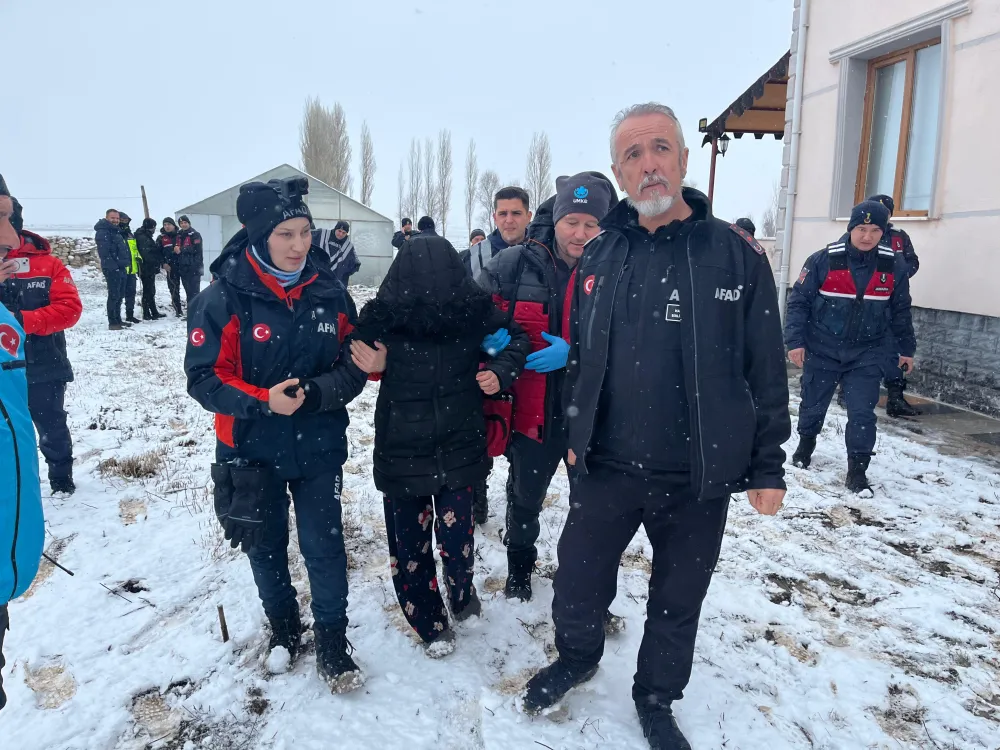 25 saat sonra bulunan İlknur, ailevi nedenlerden dolayı evden uzaklaşmış