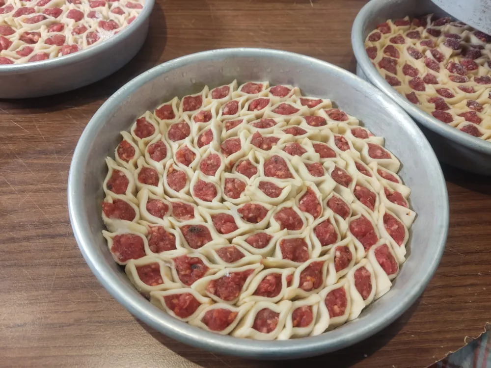 Kayseri’de asırlık lezzet tepsi mantısı iftar sofralarını süslüyor