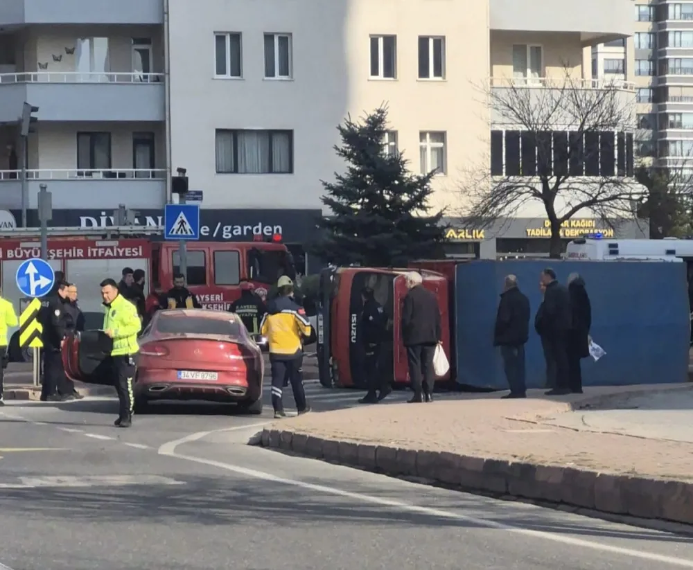Kamyonet ile otomobil çarpıştı: 1 yaralı