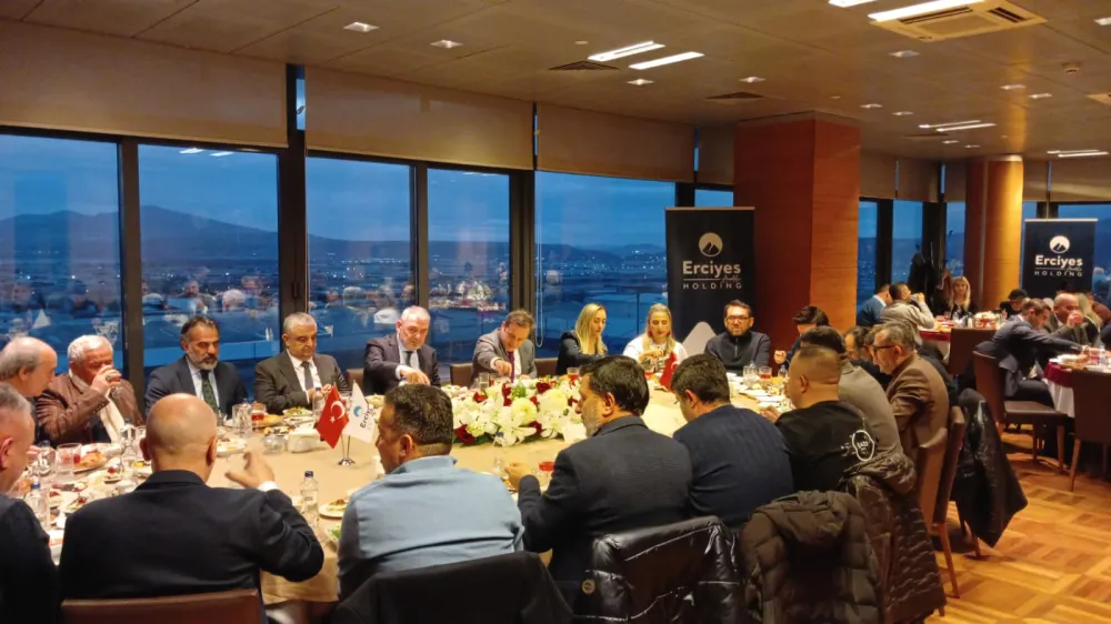 Erciyes Anadolu Holding yönetimi, basın mensuplarıyla iftarda buluştu