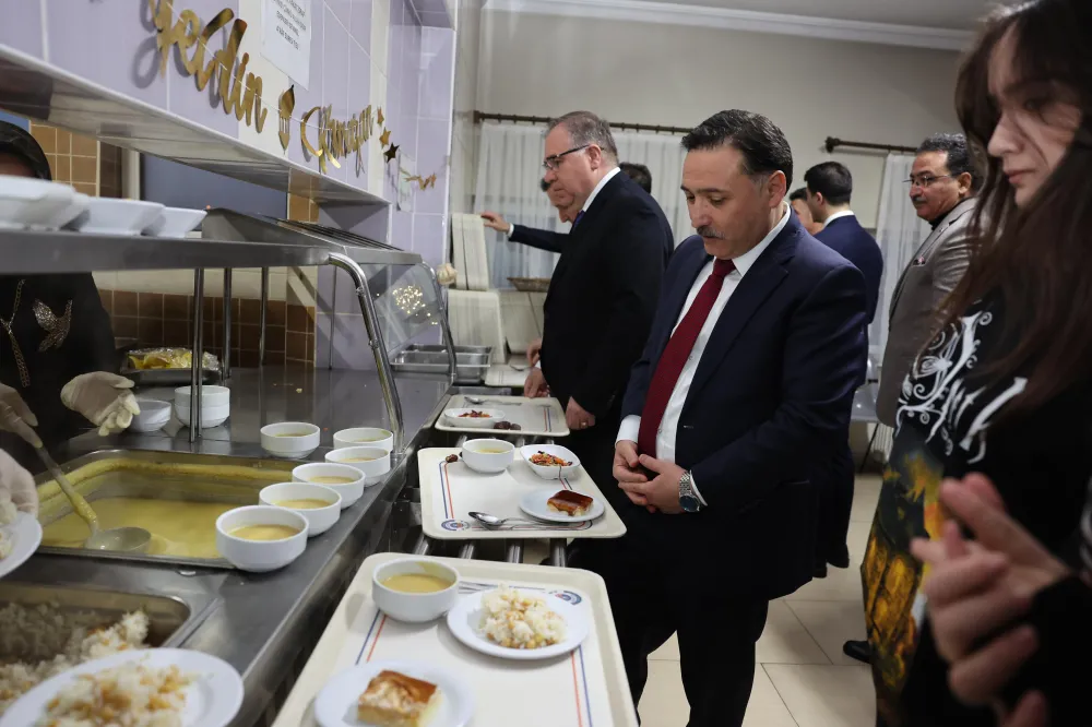 Vali Çiçek, Sümer Fen Lisesi öğrencileriyle iftarda buluştu