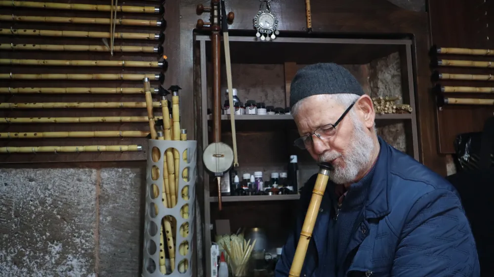 Okuduğu beyitten etkilenerek başladığı neyi 40 yıldır üflüyor