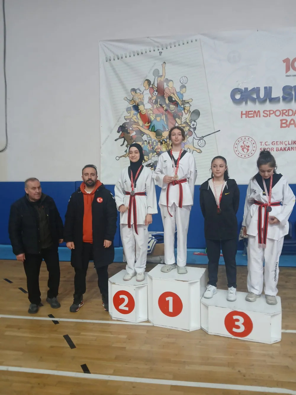 Emniyet ERVA sporcularından 9 madalyalık başarı