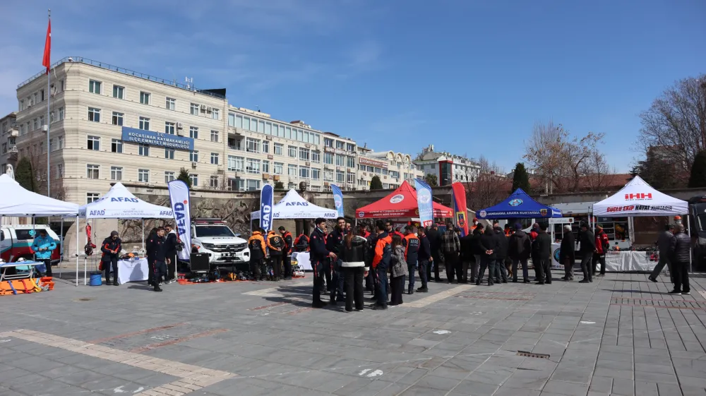 Kayseri’de Deprem Haftası’nda arama-kurtarma ekiplerinden bilgilendirme standı