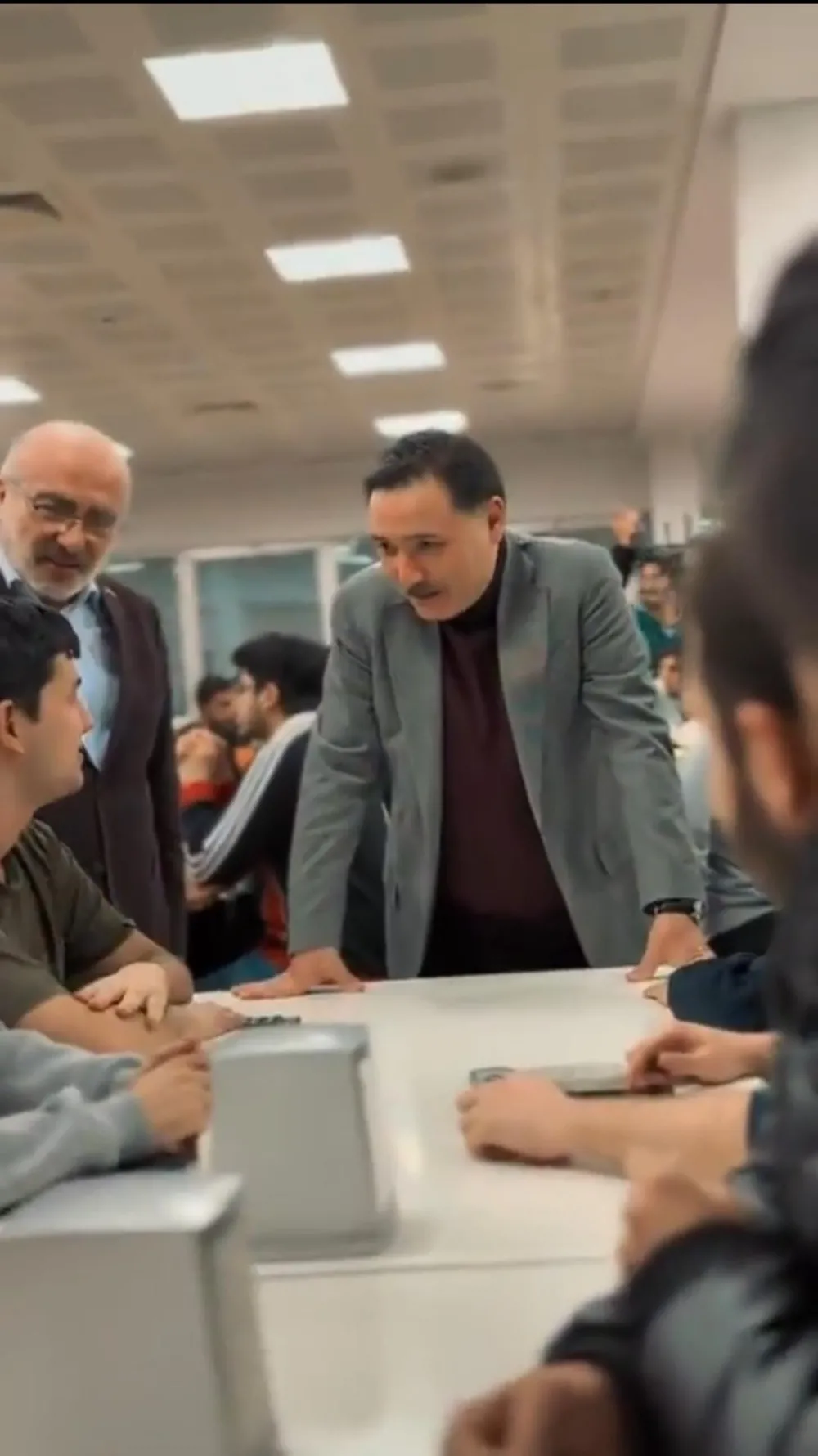 Vali Gökmen Çiçek, sahurda öğrencilerle bir araya geldi