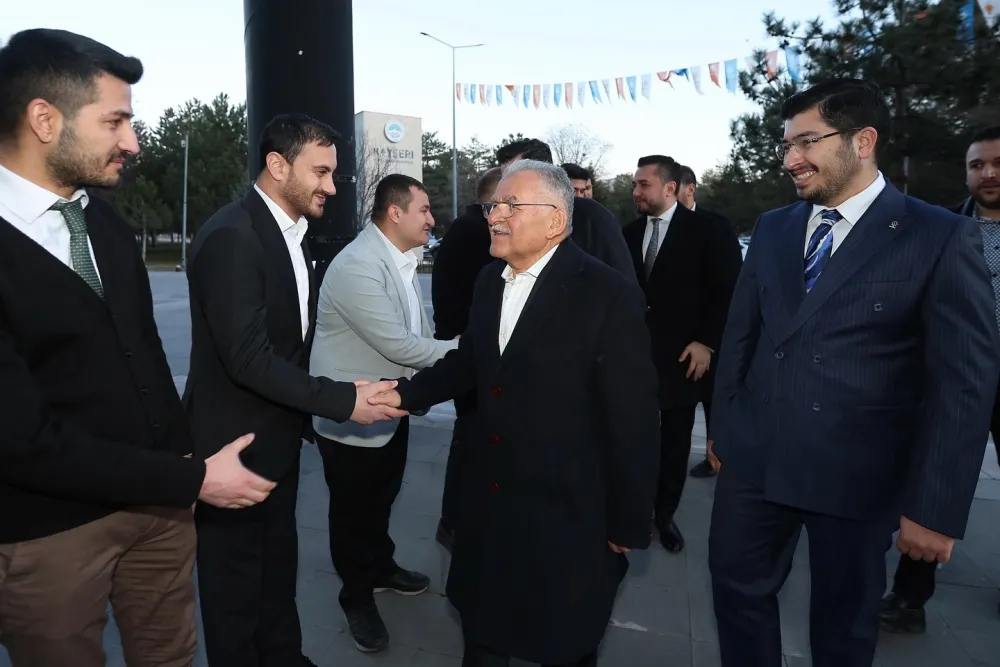 Başkan Büyükkılıç, gençlerle iftarda buluştu